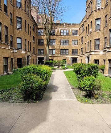 2nd image of 6926 S Oglesby Ave #2612