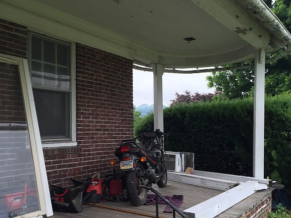 5th image of 1130 Olive St