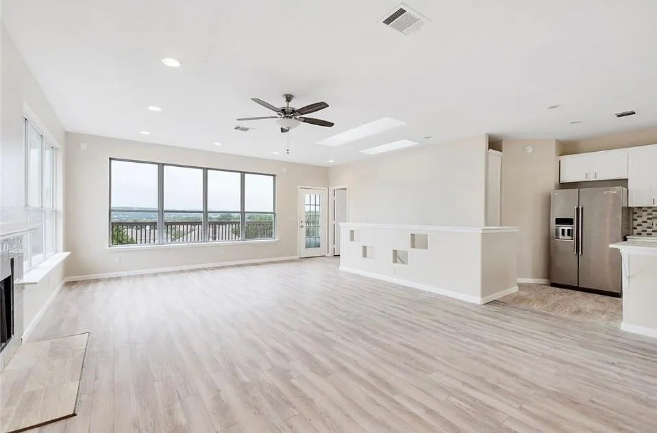 340 Southwind Rd — Photo 2