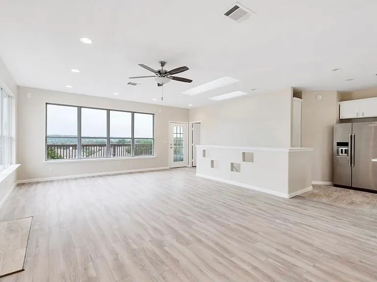340 Southwind Rd — Photo 3