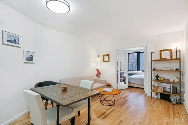 Rented by Anchor Associates | media 14