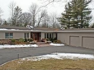 7 Robbins Ln, Short Hills, NJ 07078