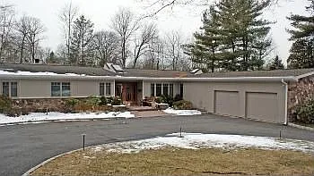 7 Robbins Ln photo 1