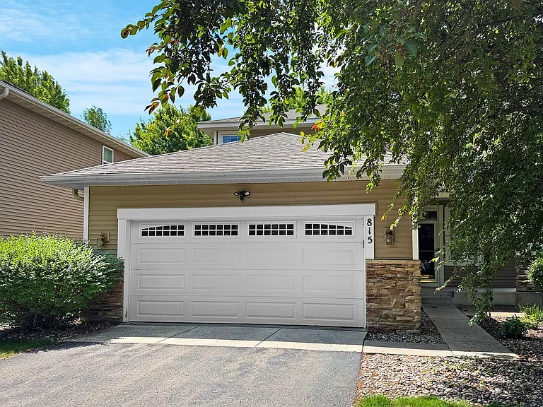 815 Newberry Ln — Photo 2