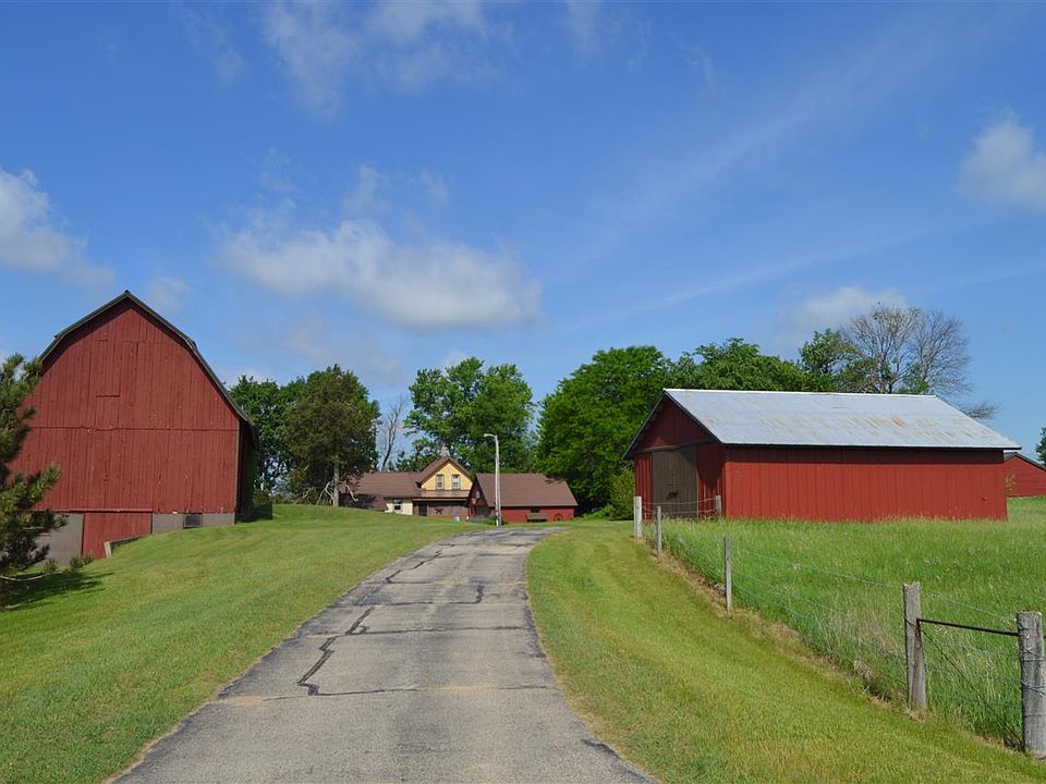 1st image of N8379 County Road Cir