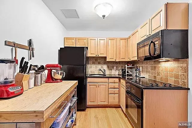 116 Willow Ave #3 — Photo 4
