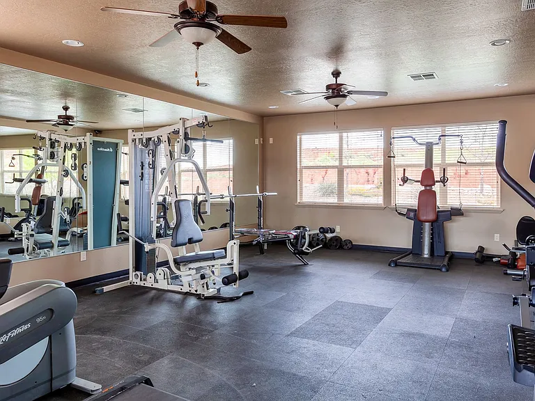 1000 E Bluff View Dr #67 — Photo 3