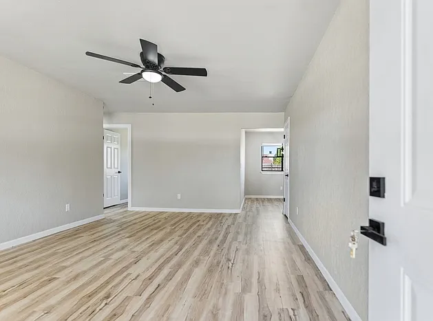 1101 S Bouziden Dr — Photo 2