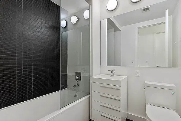 Bathroom, photo 1