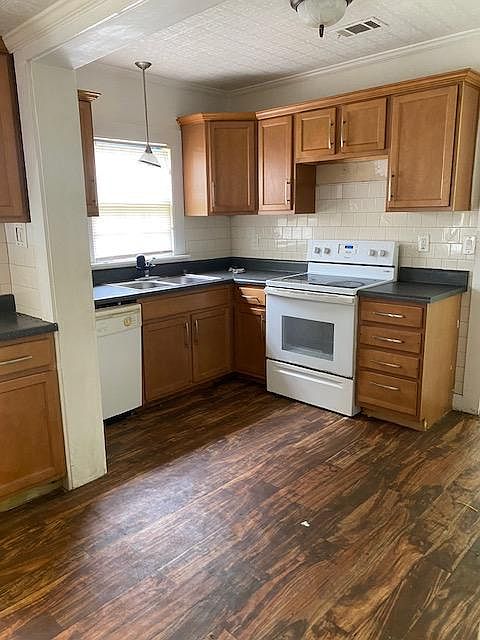 1st image of 2708 W Jackson St