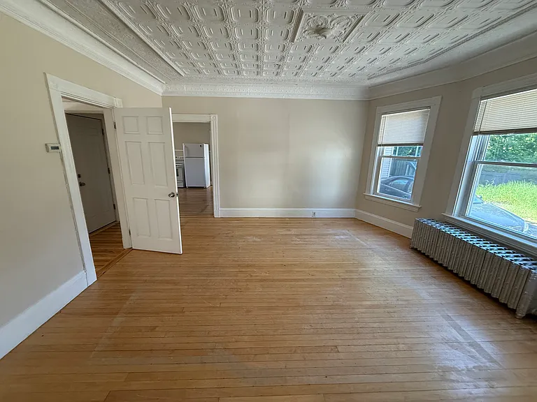 28 Davis Ave #1 — Photo 6