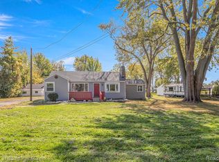 23608 Glenwood St, Clinton Township, MI
