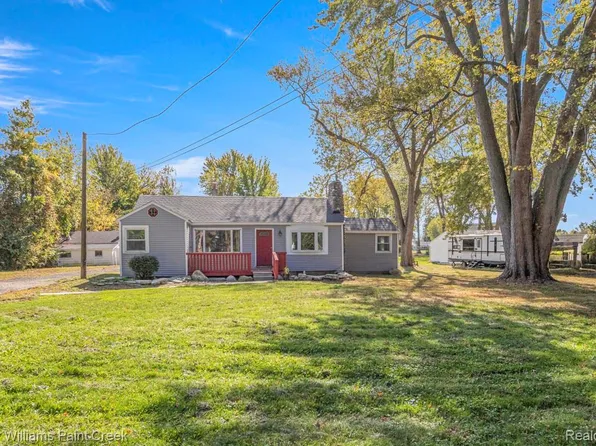 23608 Glenwood St, Clinton Township, MI 48035