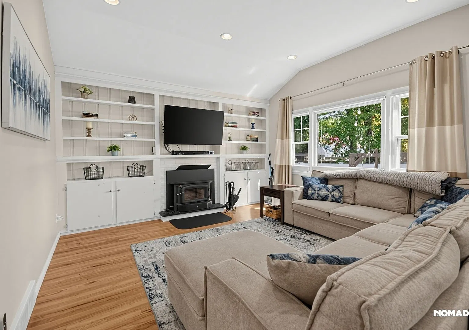 Charming 3BR House in Newington — Photo 3