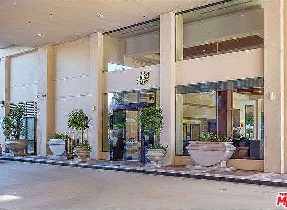 3rd image of 10560 Wilshire Blvd APT 1001