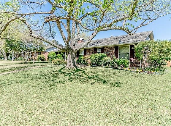 3rd image of 526 Parkview Ln