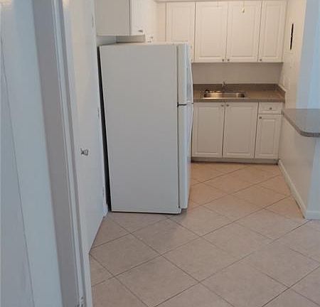 3rd image of 1960 NE 48th St APT 7