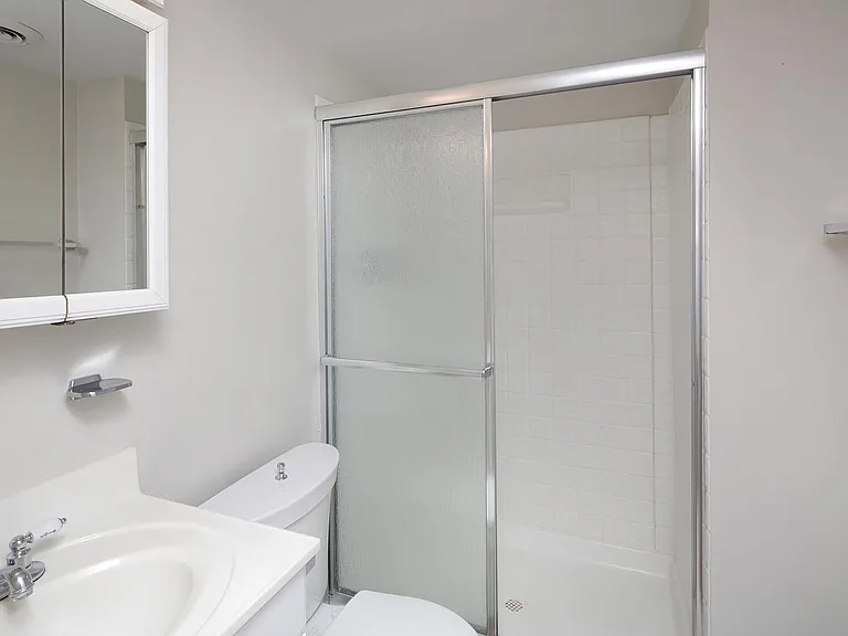 629 Broadmoor Dr #G — Photo 7