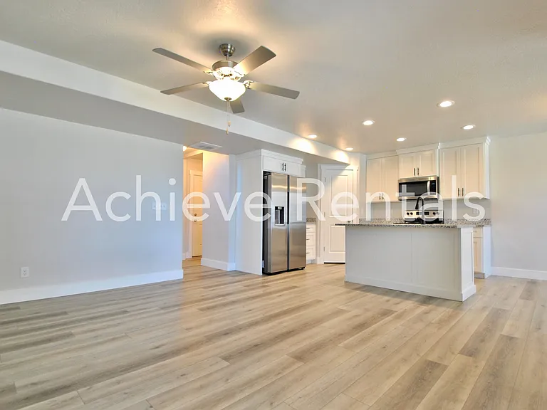 2053 N 380 E — Photo 2