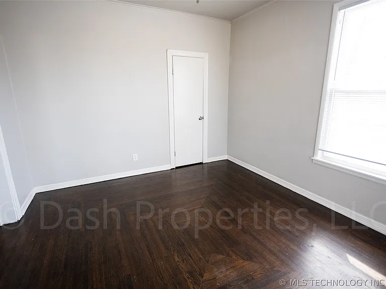 2604 E 7th St S — Photo 28