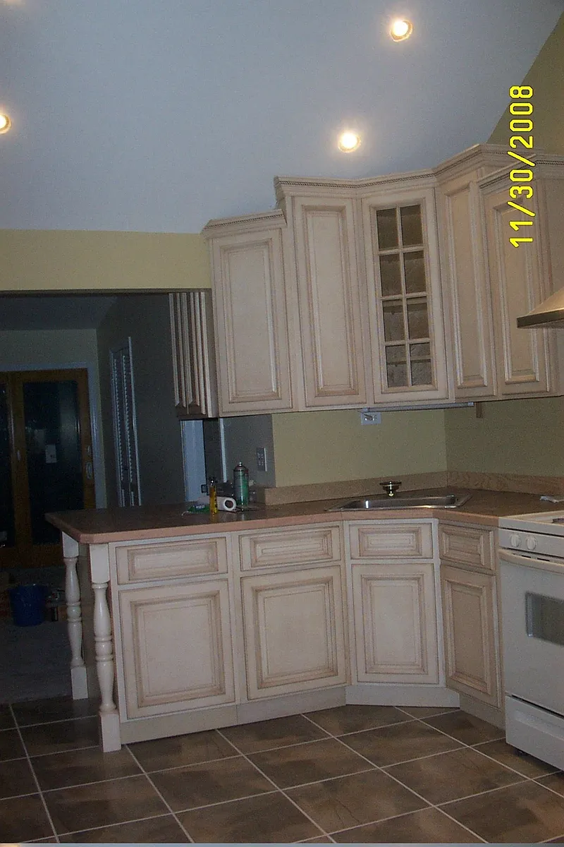 Kitchen with antique white maple cabinets - 16-22 Eberlin Dr