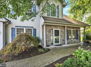 151 N Cacoosing Dr, Sinking Spring, PA 19608