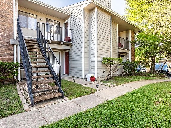 3rd image of 1901 Holleman Dr #108