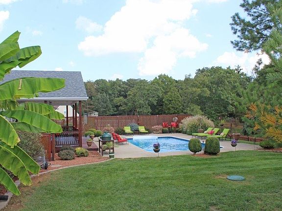 2nd image of 168 Shacklette Ct