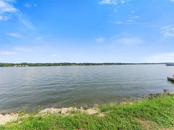 4th image of 17632 Laurel Ave