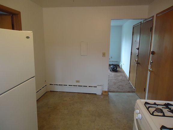 4th image of 4936 Greenwood St APT 3W