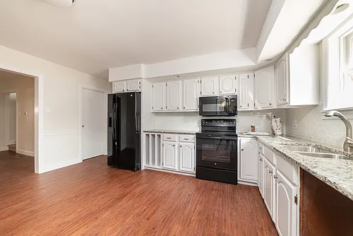570 W Louther St Photo 1