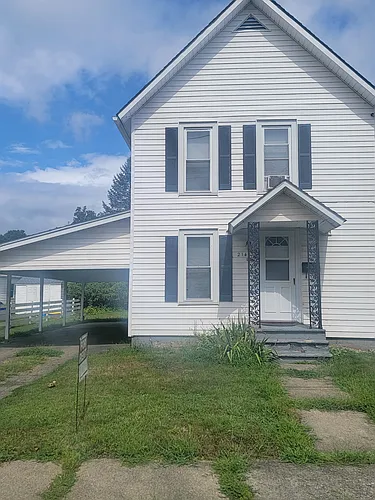 214 Hugh St Photo 1
