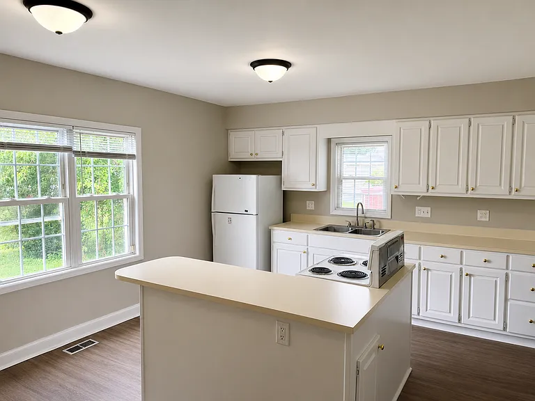 303 Providence Rd — Photo 4