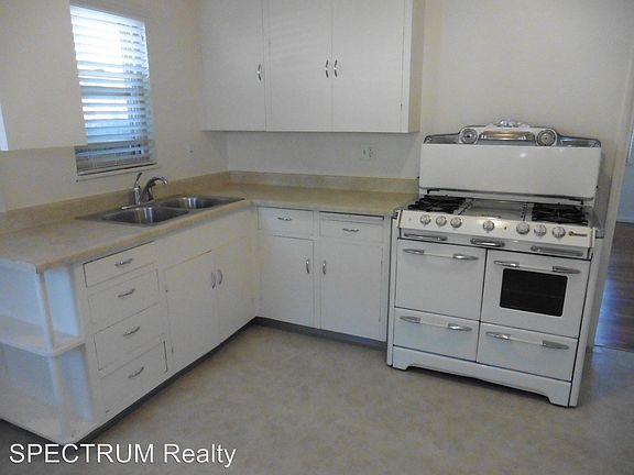3rd image of 1815 De La Vina St APT A