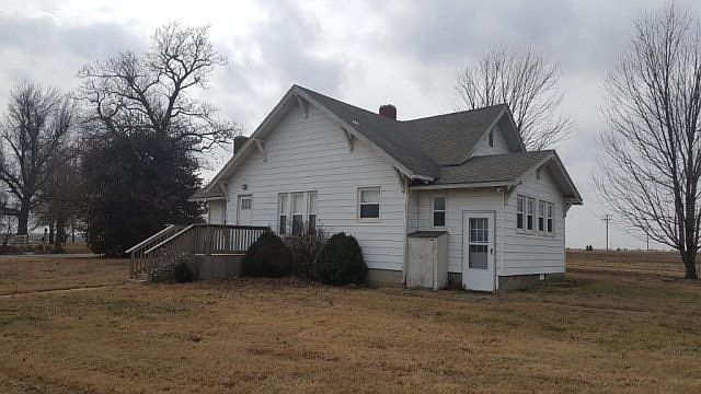 2nd image of 2039 W Maple St