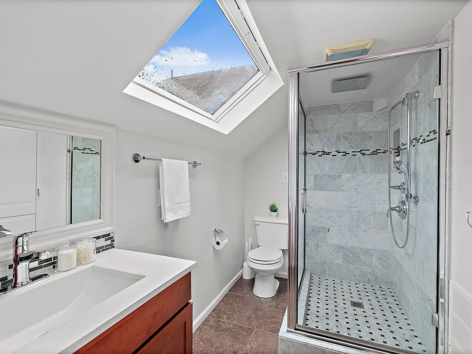 8 bed, $7,950 — Photo 4