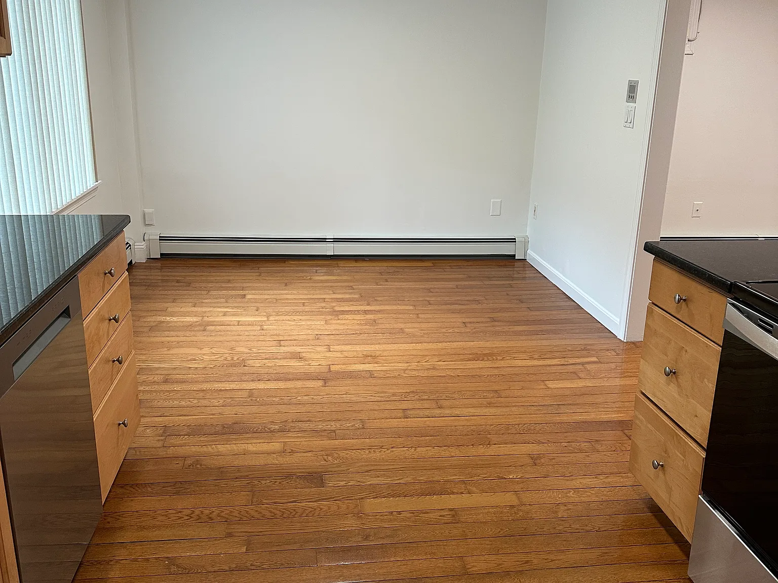2 bed, 930 sqft, $2,500 — Photo 3