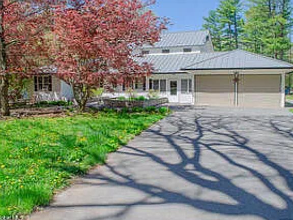 2nd image of 32 Valk Rd #4