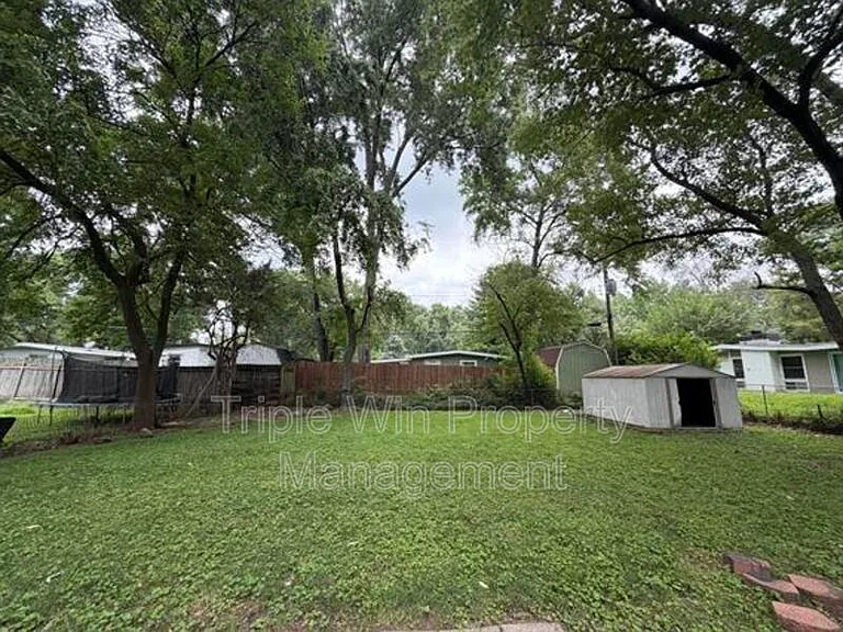 865 Robinwood Dr — Photo 4