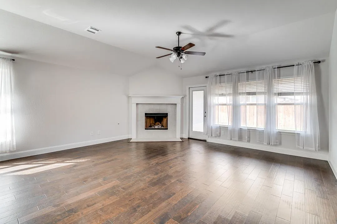 4 bed, 1849 sqft, $2,400 — Photo 3