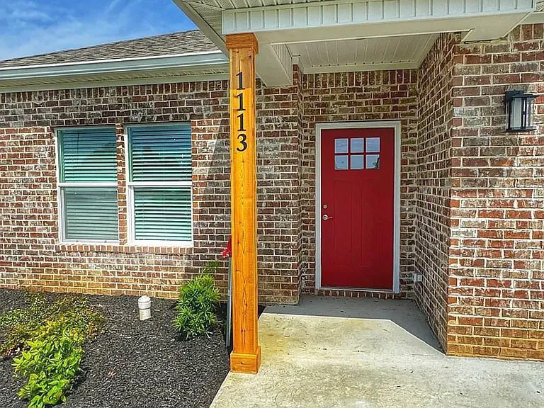 1113 Crowne Loop — Photo 2