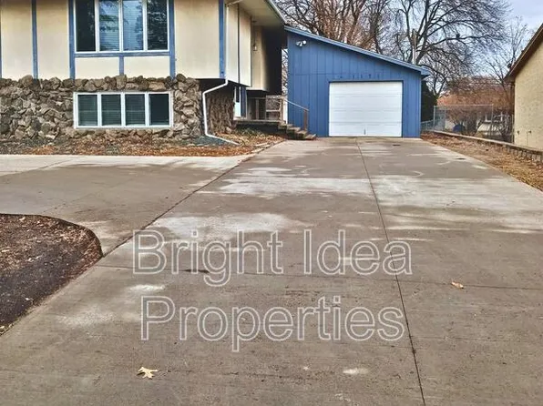 1171 County Road B Rd W, Saint Paul, MN 55113