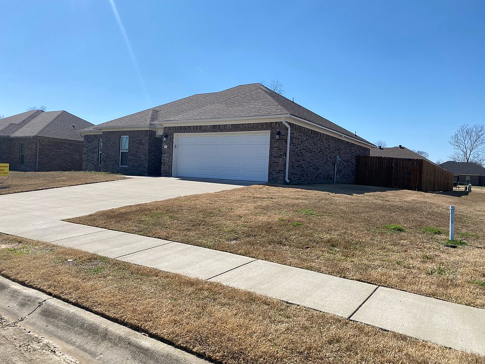 1st image of 17 Hidden Oak Dr