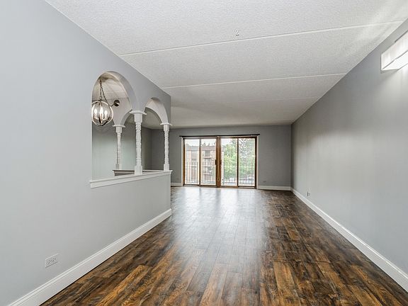 5th image of 6121 N Northwest Hwy APT 303