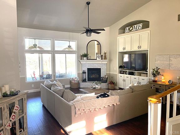 3rd image of 932 W Julia Way
