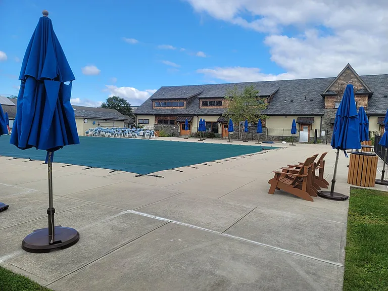 10-minute walk. Open for Tarrytown residents only.