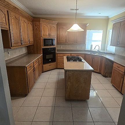 4th image of 3917 17th St N