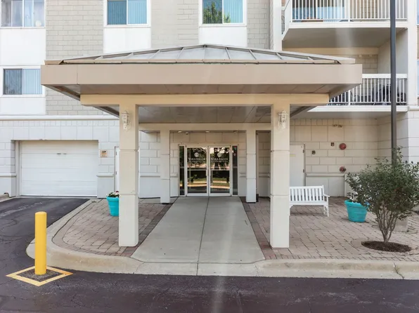 2020 Saint Regis Dr APT 605, Lombard, IL 60148