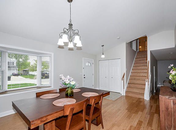 4th image of 102 Kensington Dr