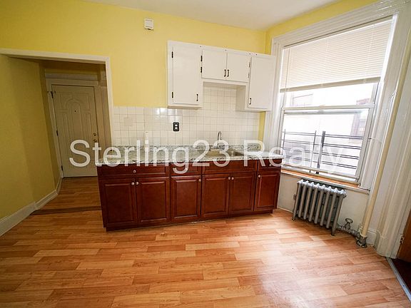 3rd image of 10-05 34th Ave #2A